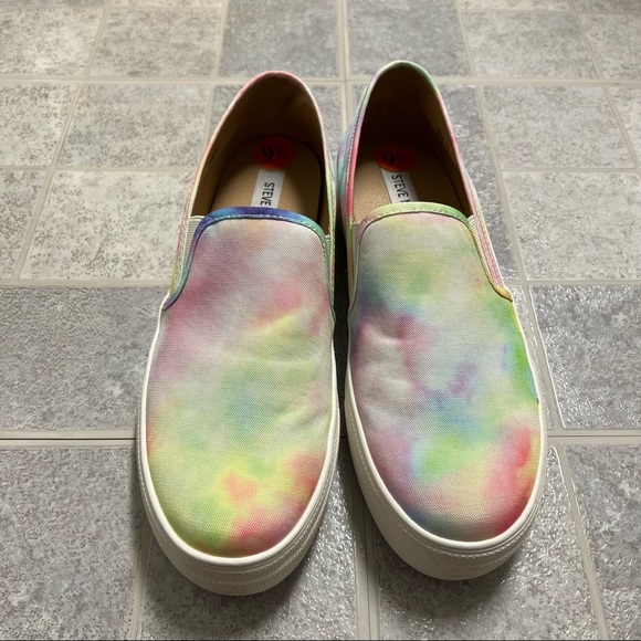 NWD Steve Madden Toshe Rainbow Tie Dye Slip On Sneakers - Picture 2 of 6